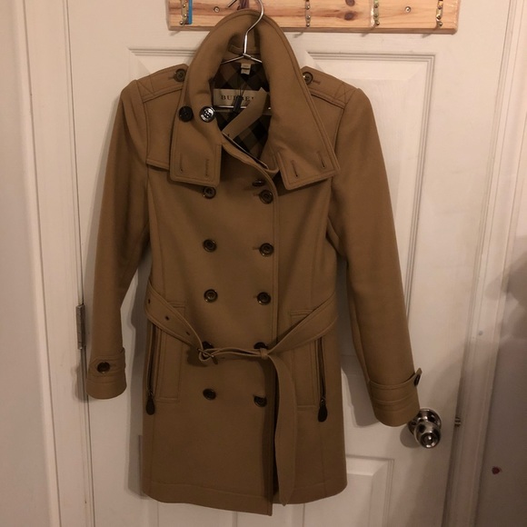 **Brand New**Burberry classic coat in color tan - Picture 2 of 4